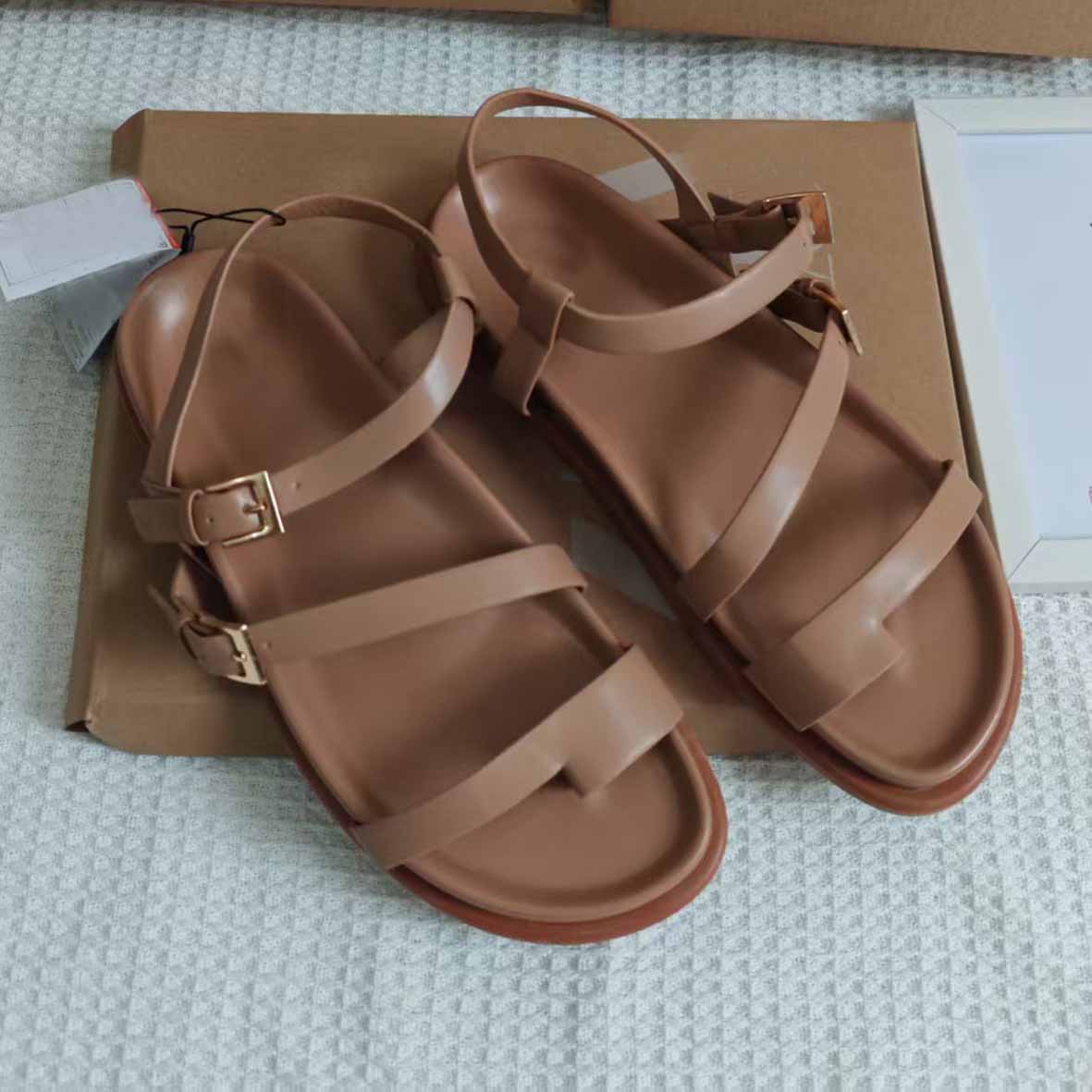 Women's New Fashion Casual Joker Flat Sandals and Slippers with Buckles and Muffin Bottom Shoes.