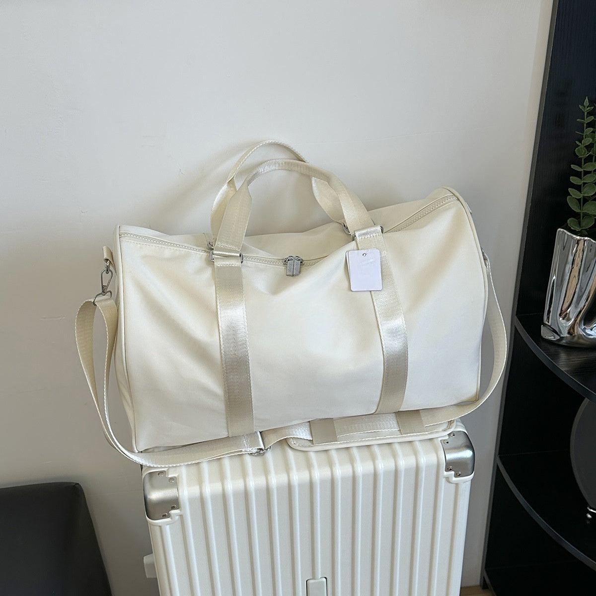 Men's and Women's Fitness Bags, Portable Training Bags, Sports Bags, Independent Shoes, Large-capacity Travel Bags.