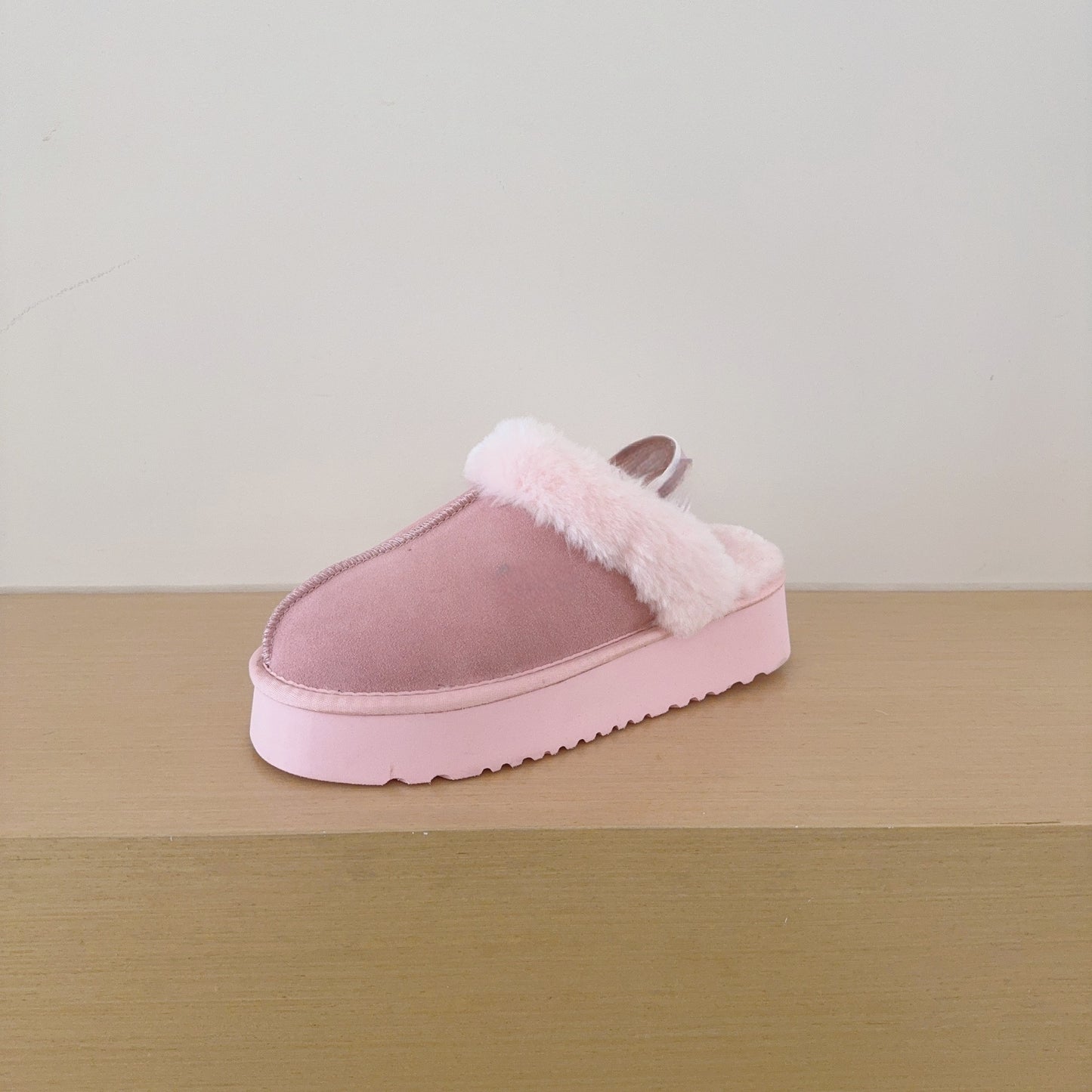 Women's new winter platform letter elastic belt slippers have a shoe box.
