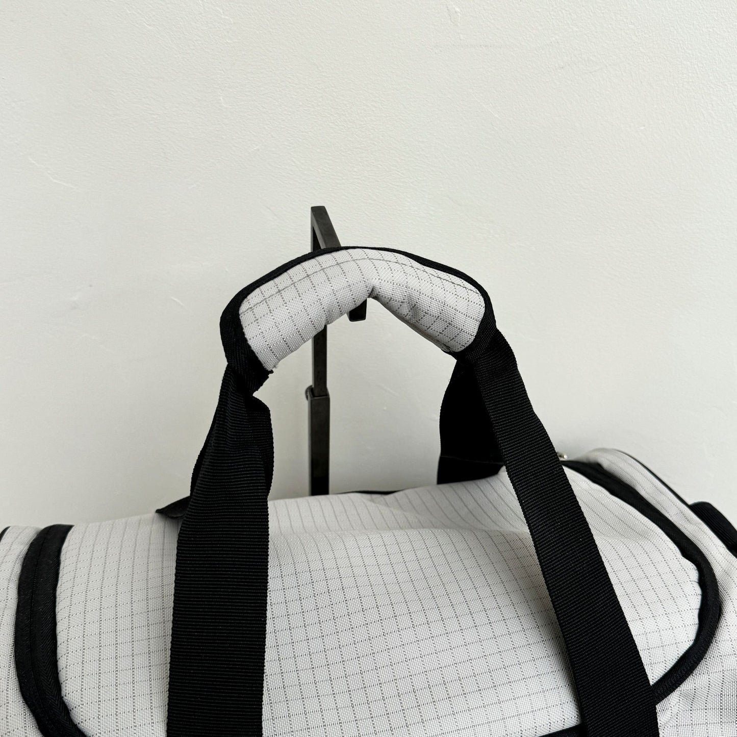 Men and Women with The New Fashion and Leisure Joker Large-capacity Travel Portable Fitness Bag Sports Backpack.