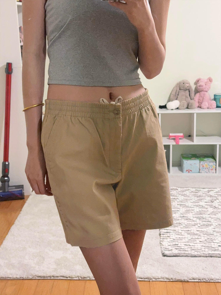 Men and women with the same new Joker couple style elastic waist zipper casual shorts.