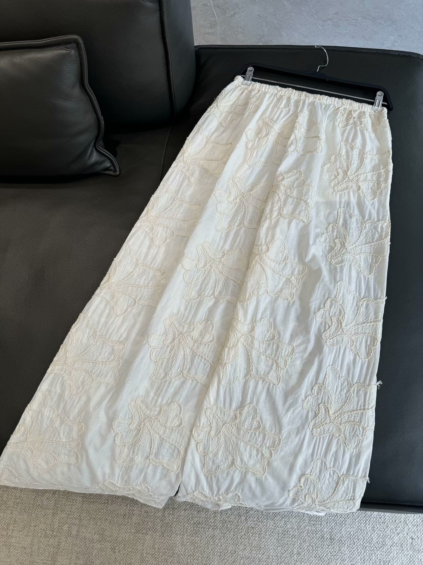 Women's 2025 new embroidered round neck sleeveless top+Pants suit