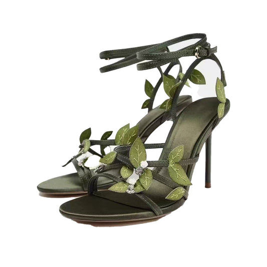 Women's New Temperament Joker Exquisite Flower Decoration Stiletto Sandals.