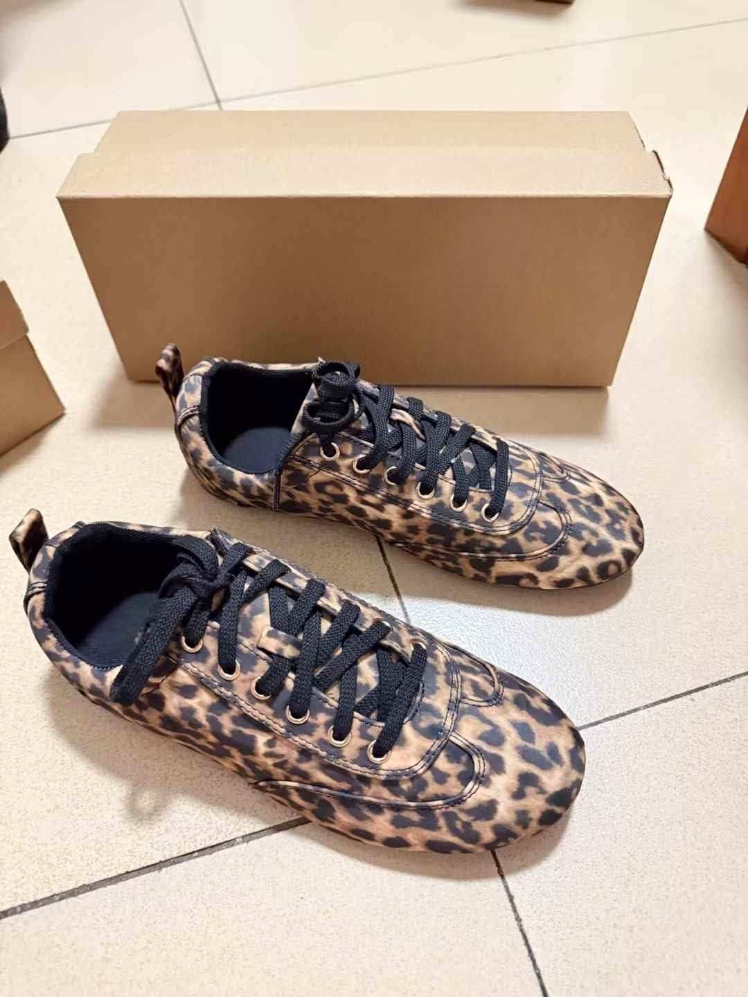 Women's New Fashion Joker Low-cut Flat-bottomed Lace-up Casual Shoes