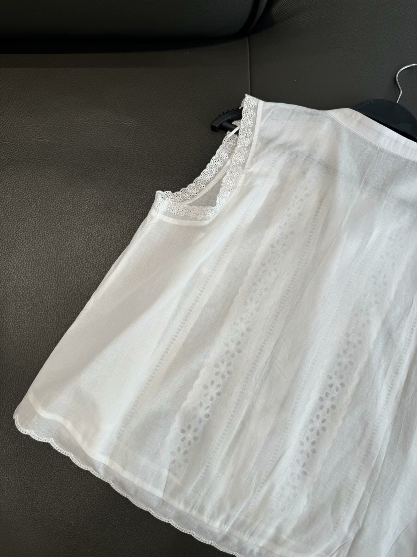 Women's new fashion sleeveless single breasted vertical lace top