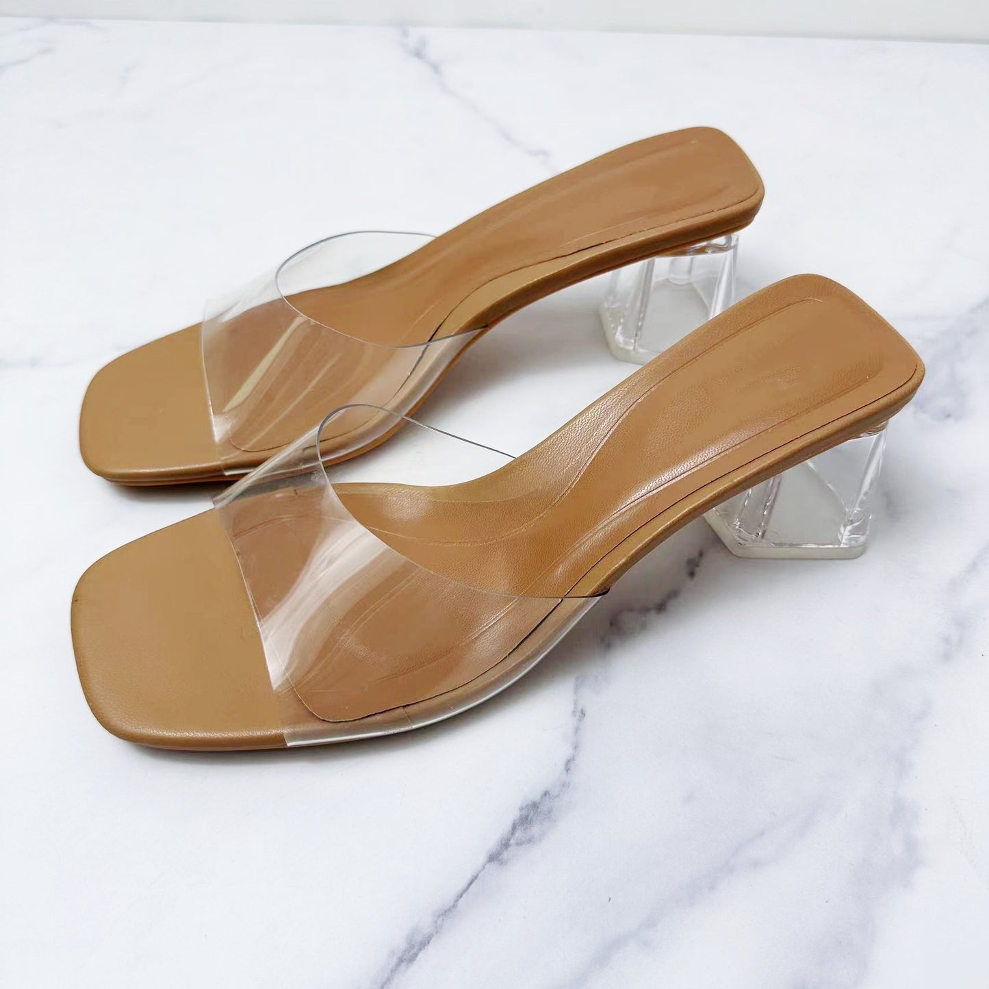 Women's New Fashion Joker Crystal Thick Heel Shoes PVC Transparent Joker High Heels Sandals.