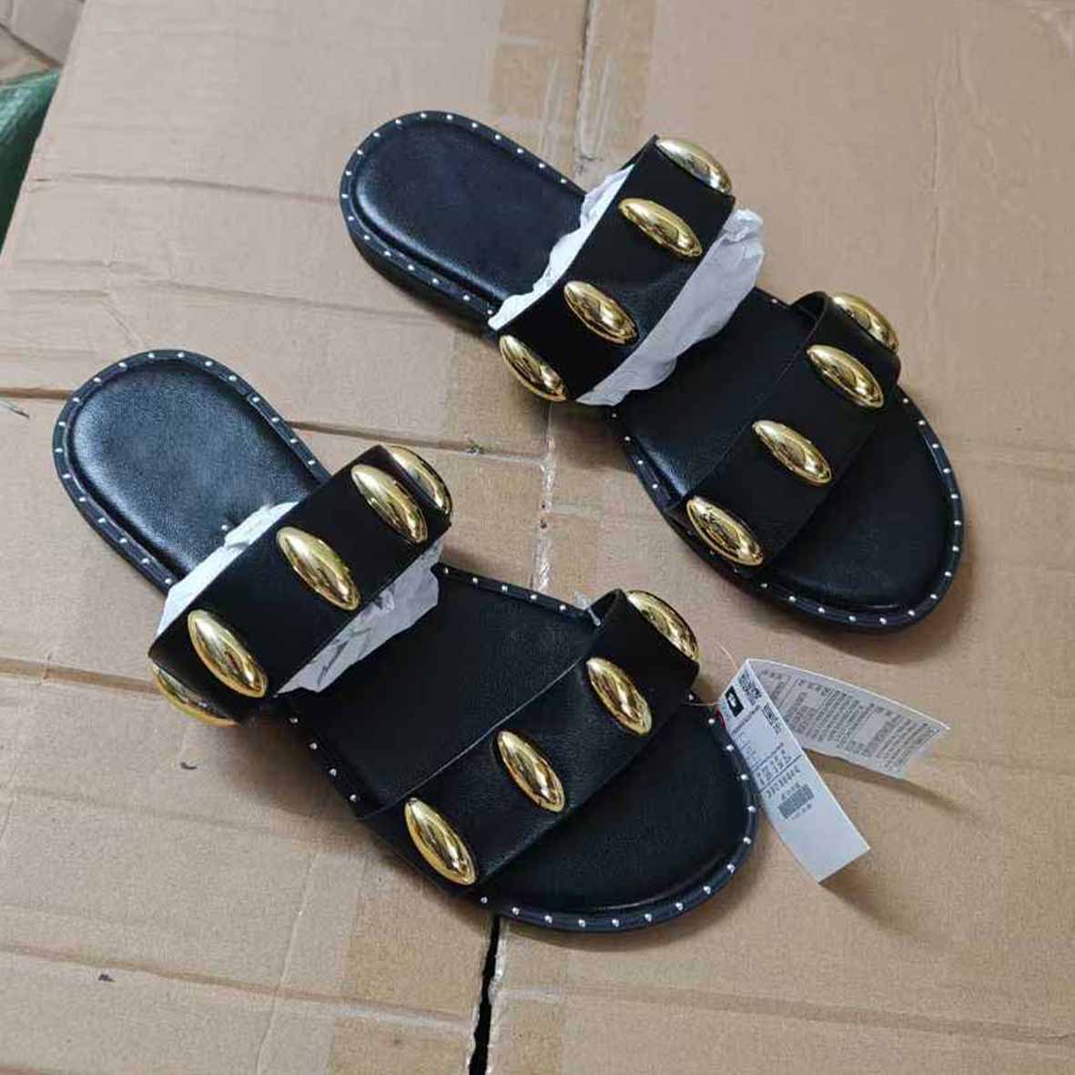 Women's New Fashion Casual Joker Metal Decorative Flat Sandals Slippers.