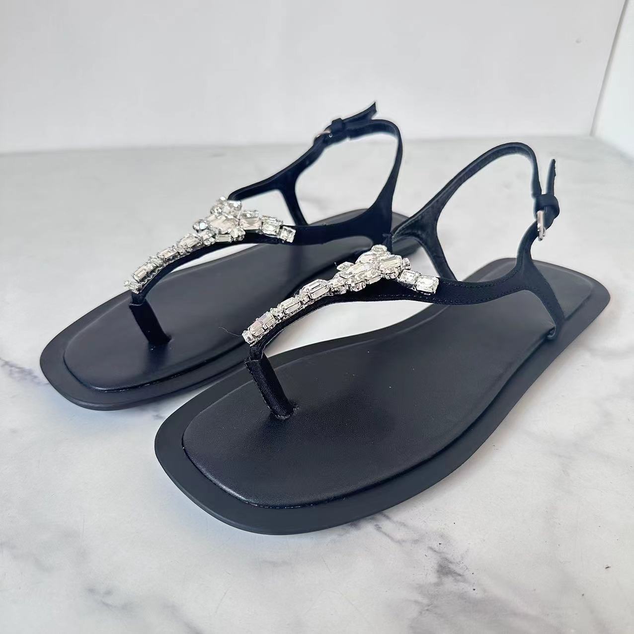 Women's New Fashion Joker Black Jewelry Decorative Pinch Casual Beach Flat Sandals
