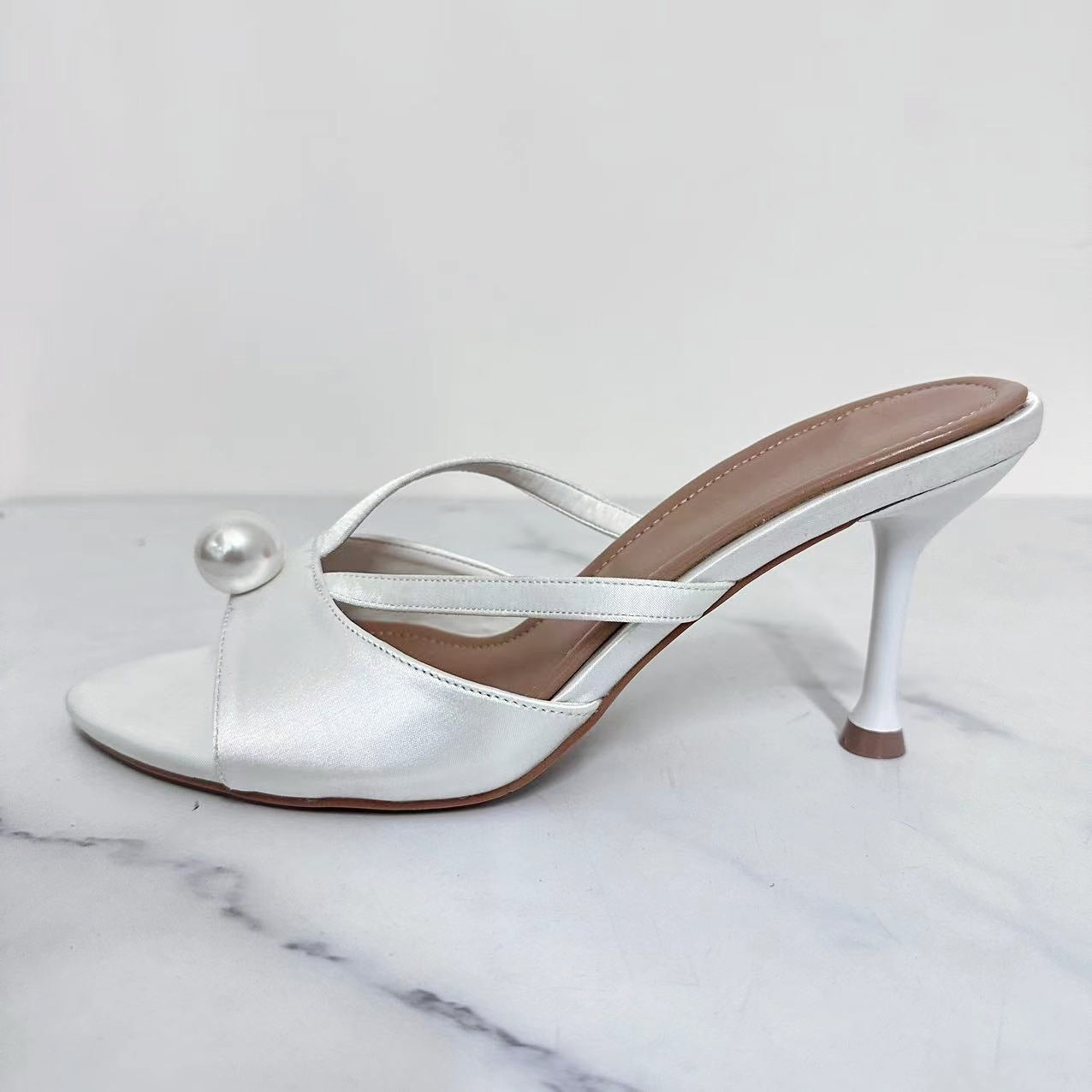 Women's New Fashion Joker Artificial Pearl High-heeled Round Toe Fashion High-heeled Sandals.