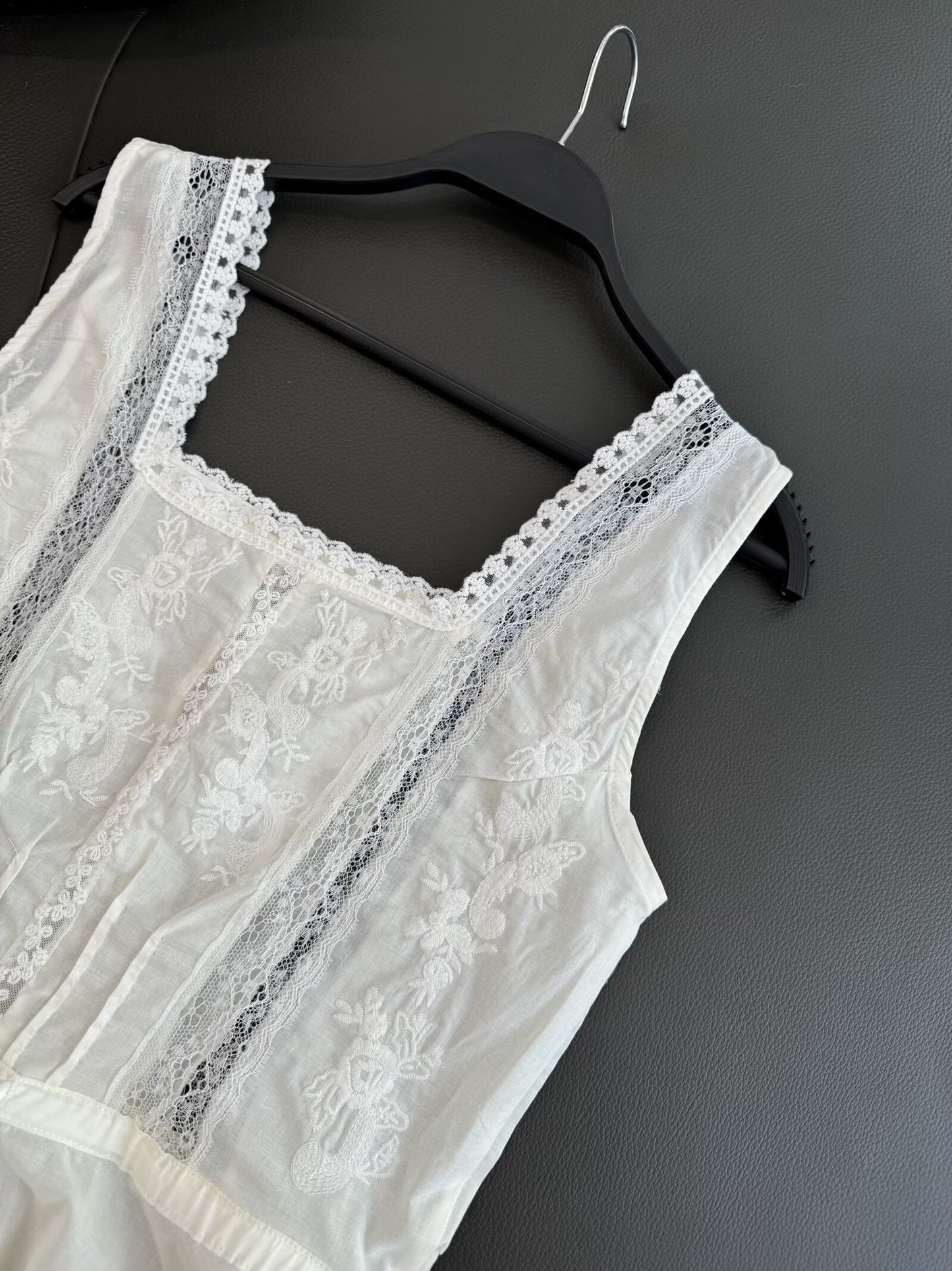 Women's new fashion lace decoration sleeveless square neck top