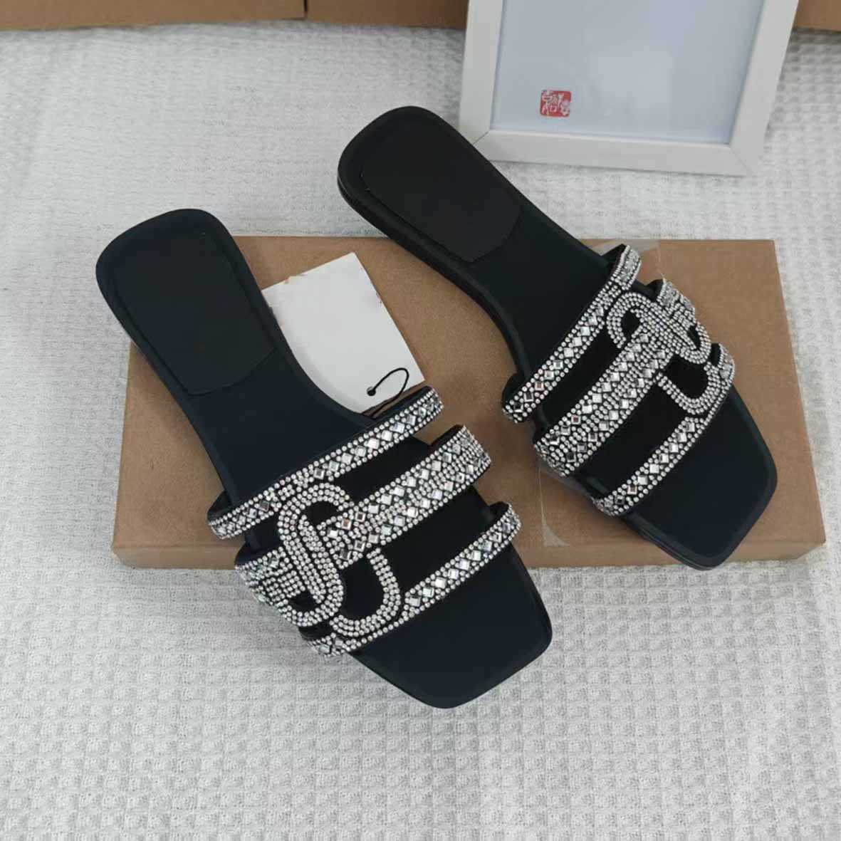 Women's New Casual Joker Square Diamond Flat Bottom Joker Beach Sandals and Slippers