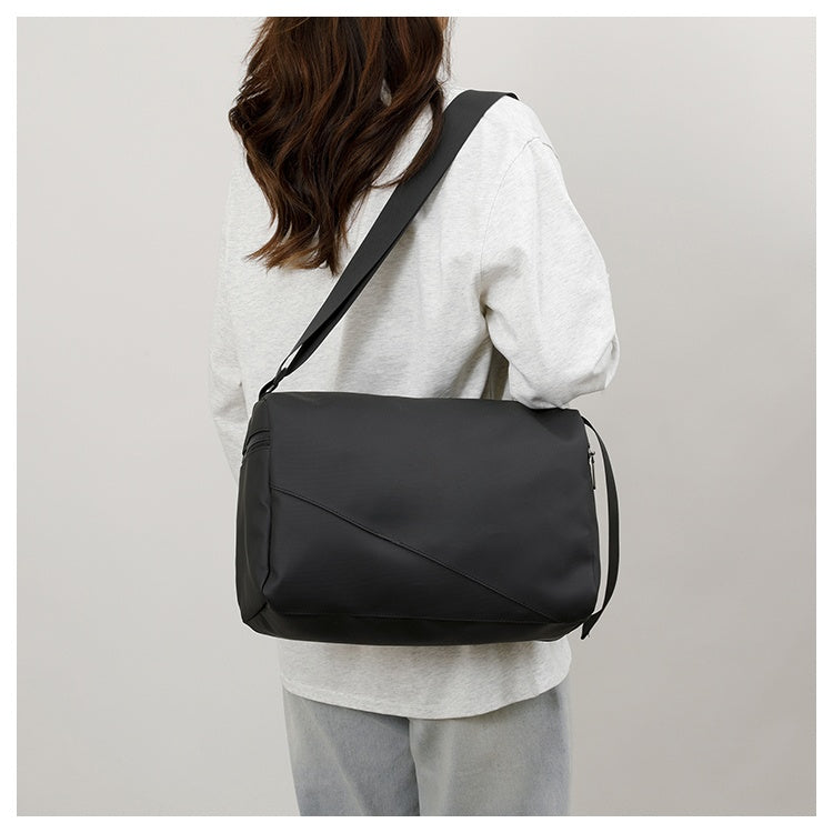 Men and Women with The Same New Fashion Joker Leisure Sports Large-capacity Wide Shoulder Strap Crossbody Bag.