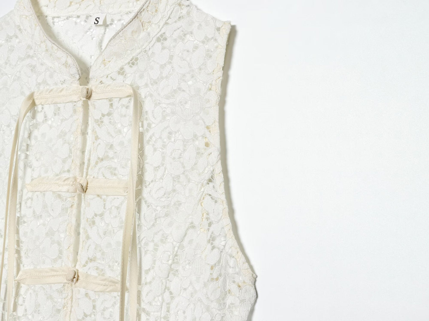 Women's rope knot decorative embossed lace top