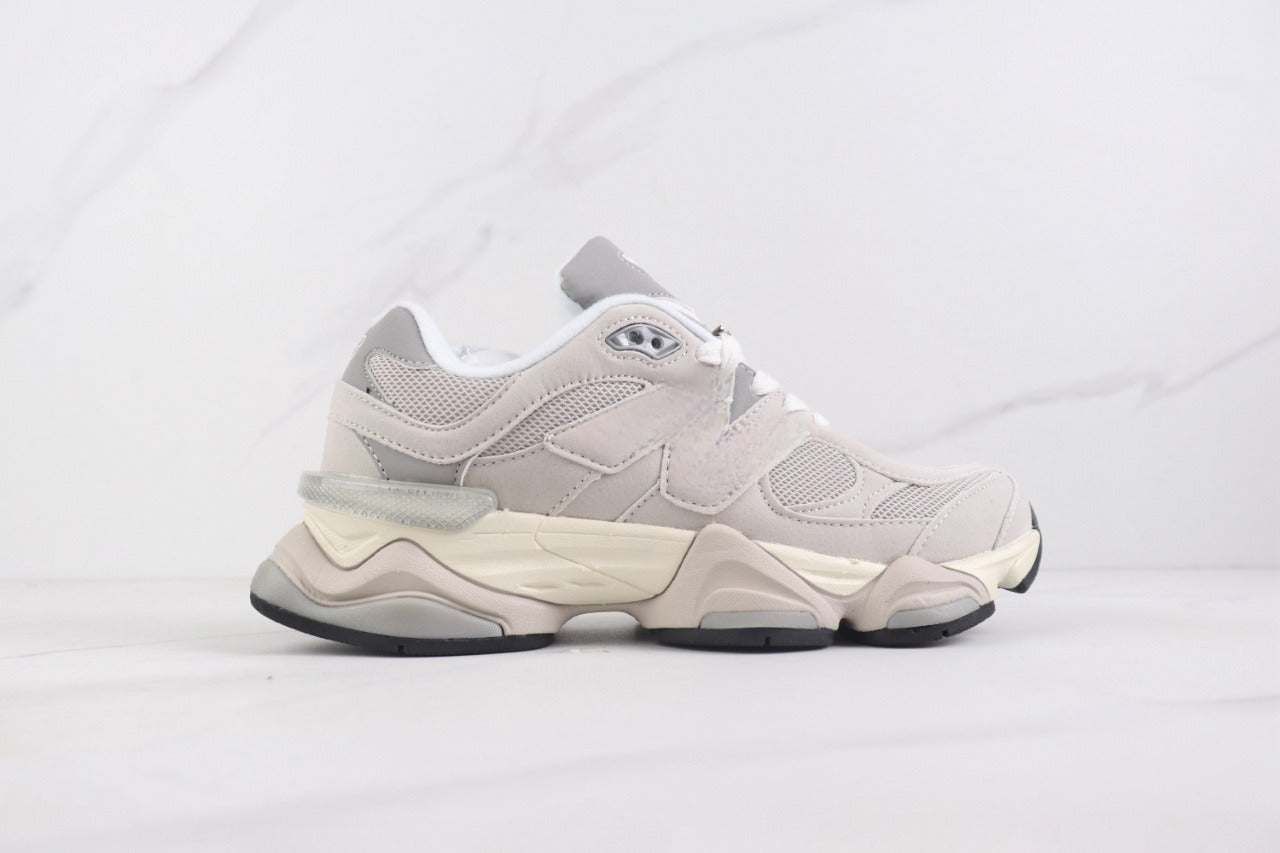 Men and women with the same new shock-absorbing running shoes have a shoe box.