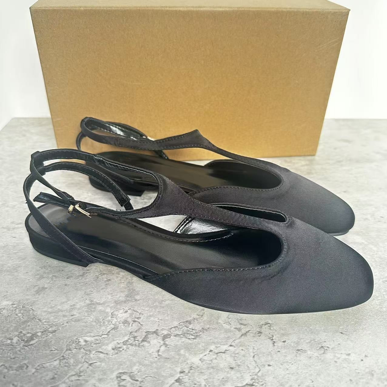 Women's new fashion Joker Baotou empty trip belt flat bottom fashion women's sandals.