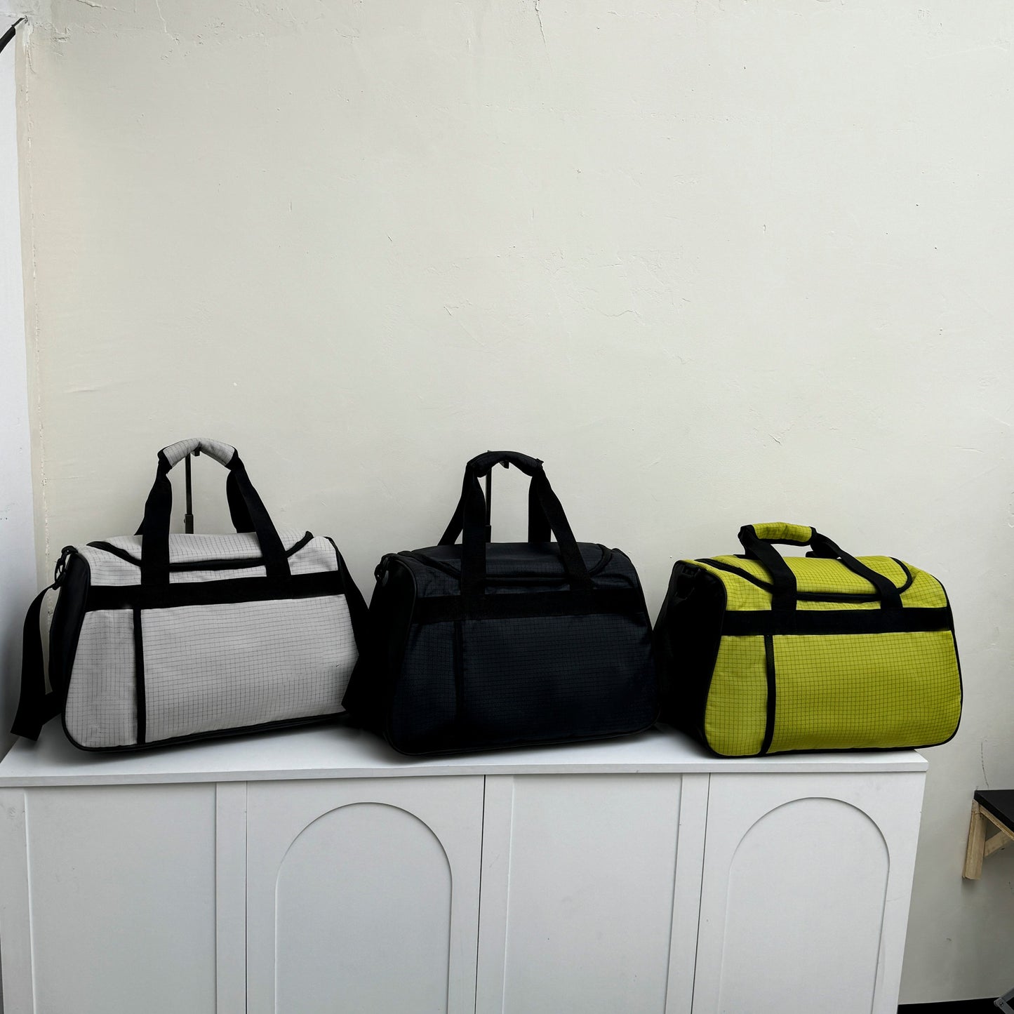 Men and Women with The New Fashion and Leisure Joker Large-capacity Travel Portable Fitness Bag Sports Backpack.