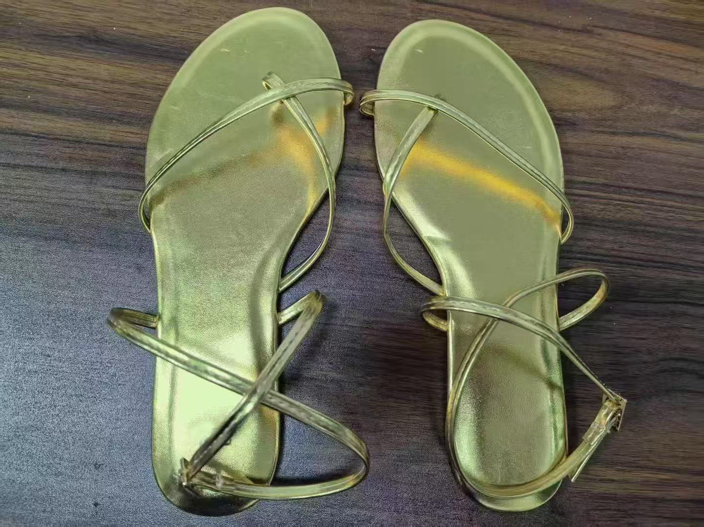 Women's 2025 New Fashion Joker Thin Bottom Flat Toe Design Sandals.