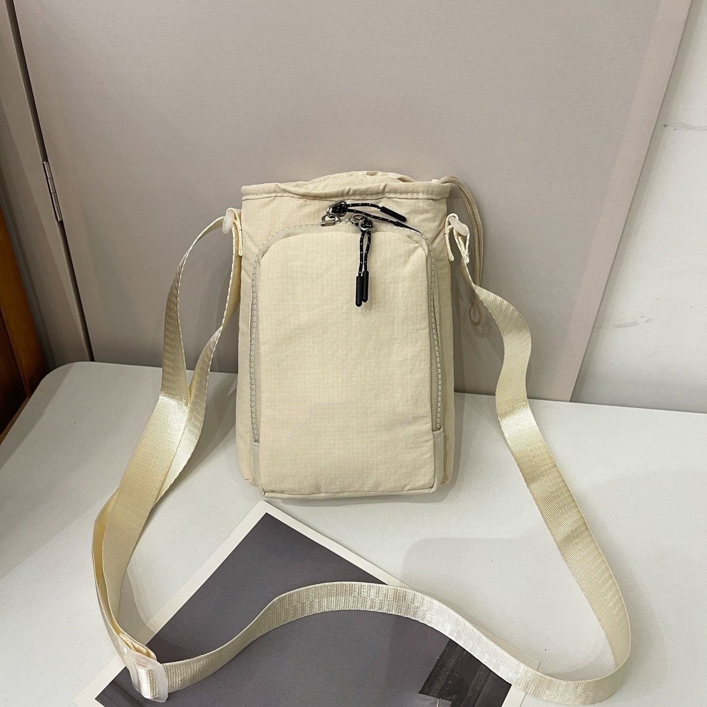 Men's and Women's Leisure Versatile Sports Adjustable Shoulder Strap Multifunctional Water Cup Mobile Phone Messenger Bag