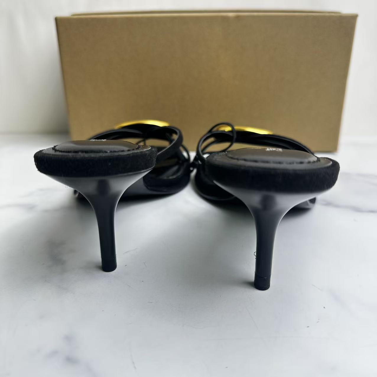 Women's New Fashion Joker High-heeled Sandals with Thin Metal Decorative Straps and Empty Design.