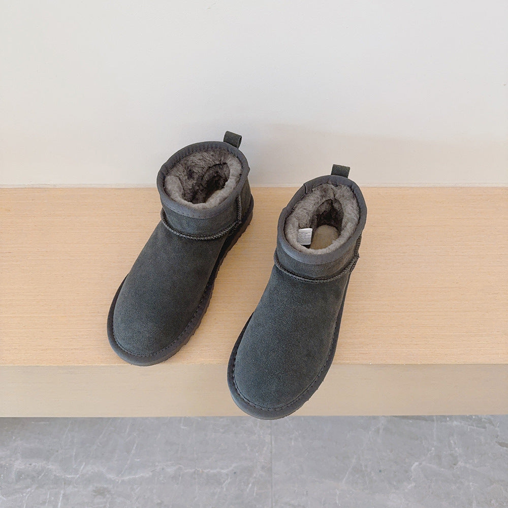 Women's new velvet short snow boots have a shoe box