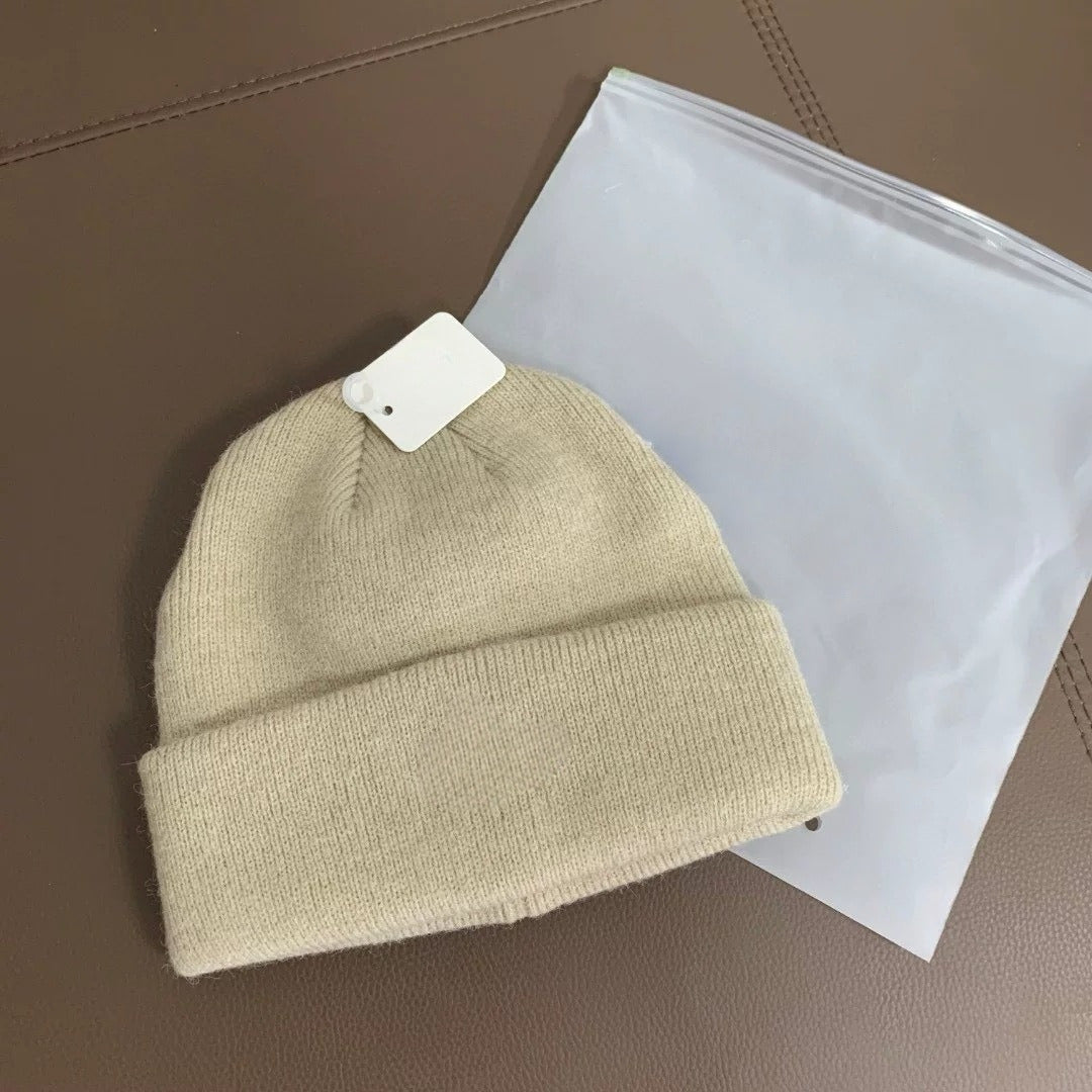Joker padded warm windproof wool hat in autumn and winter.