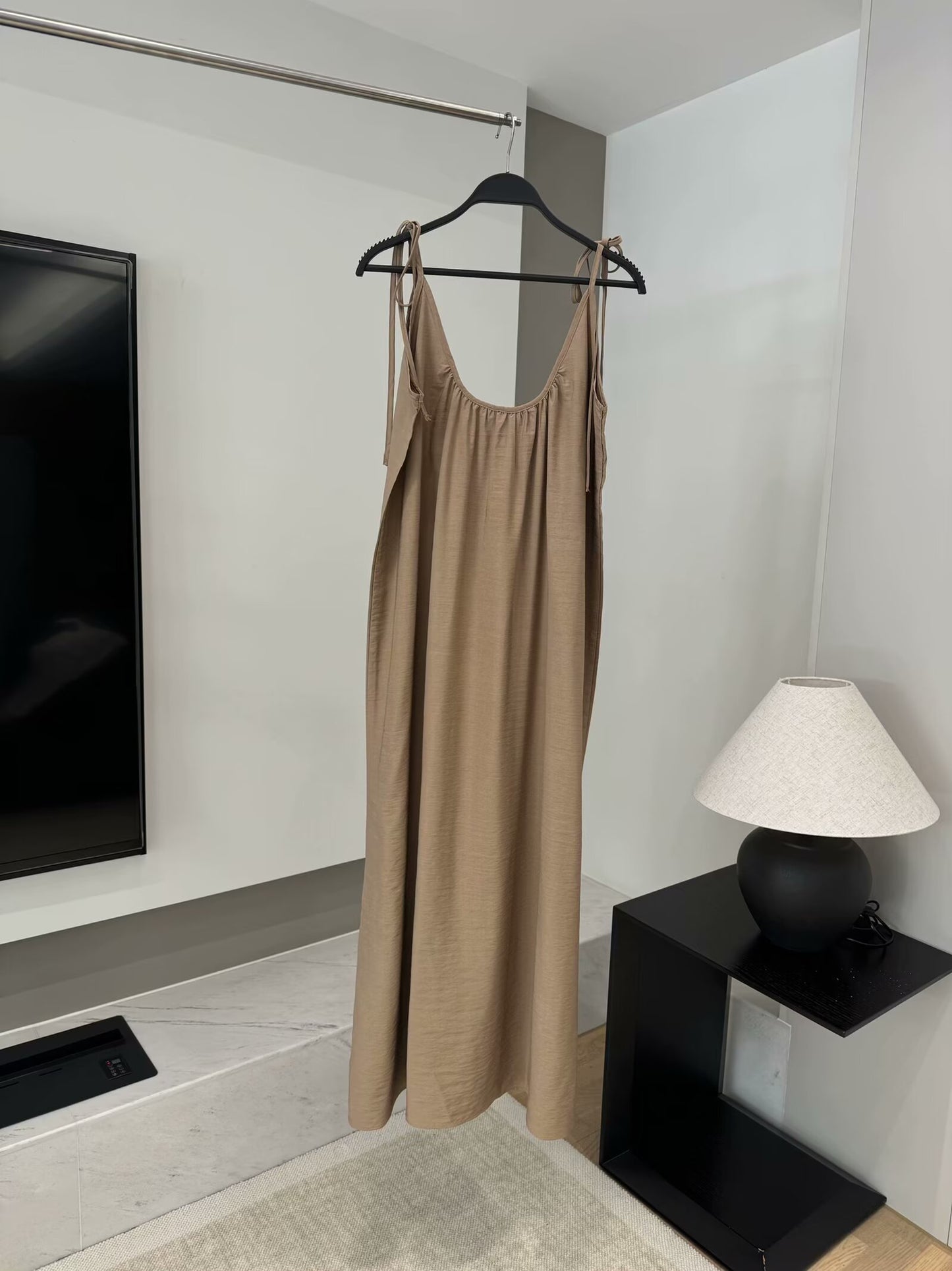 Women's 2025 new chic Fashion loose draped suspender MIDI dress retro sleeveless women's dress