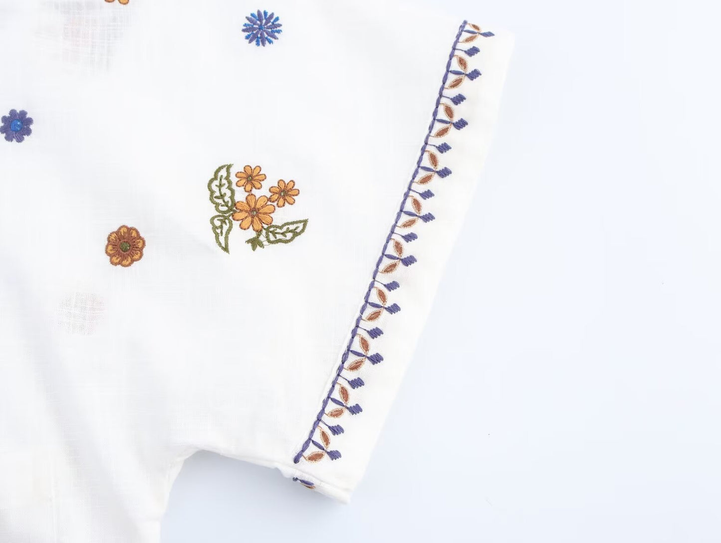 Ladies' new fashion loose single breasted short sleeved V-neck embroidered shirt