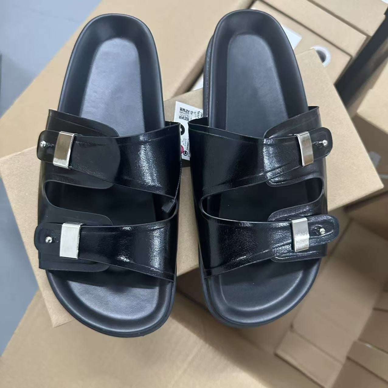 Women's New Fashion Joker Metal Decorative Platform Casual Sandals.