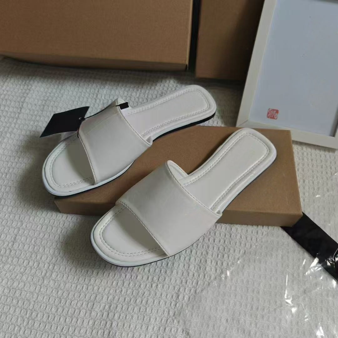 Women's New Fashion Casual Joker Wear Beach Sandals and Slippers with Thin Bottom and Comfortable Slippers.