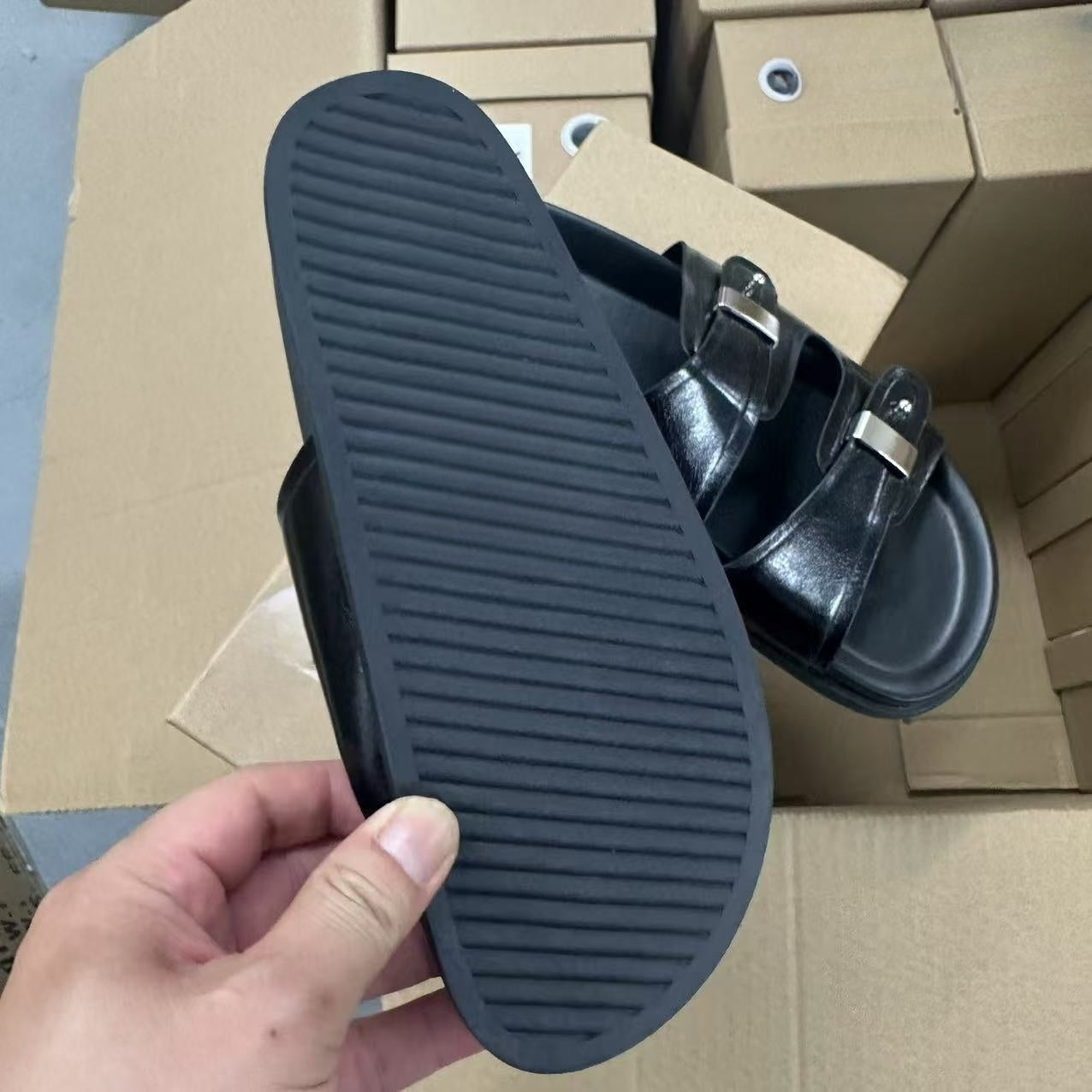 Women's New Fashion Joker Metal Decorative Platform Casual Sandals.