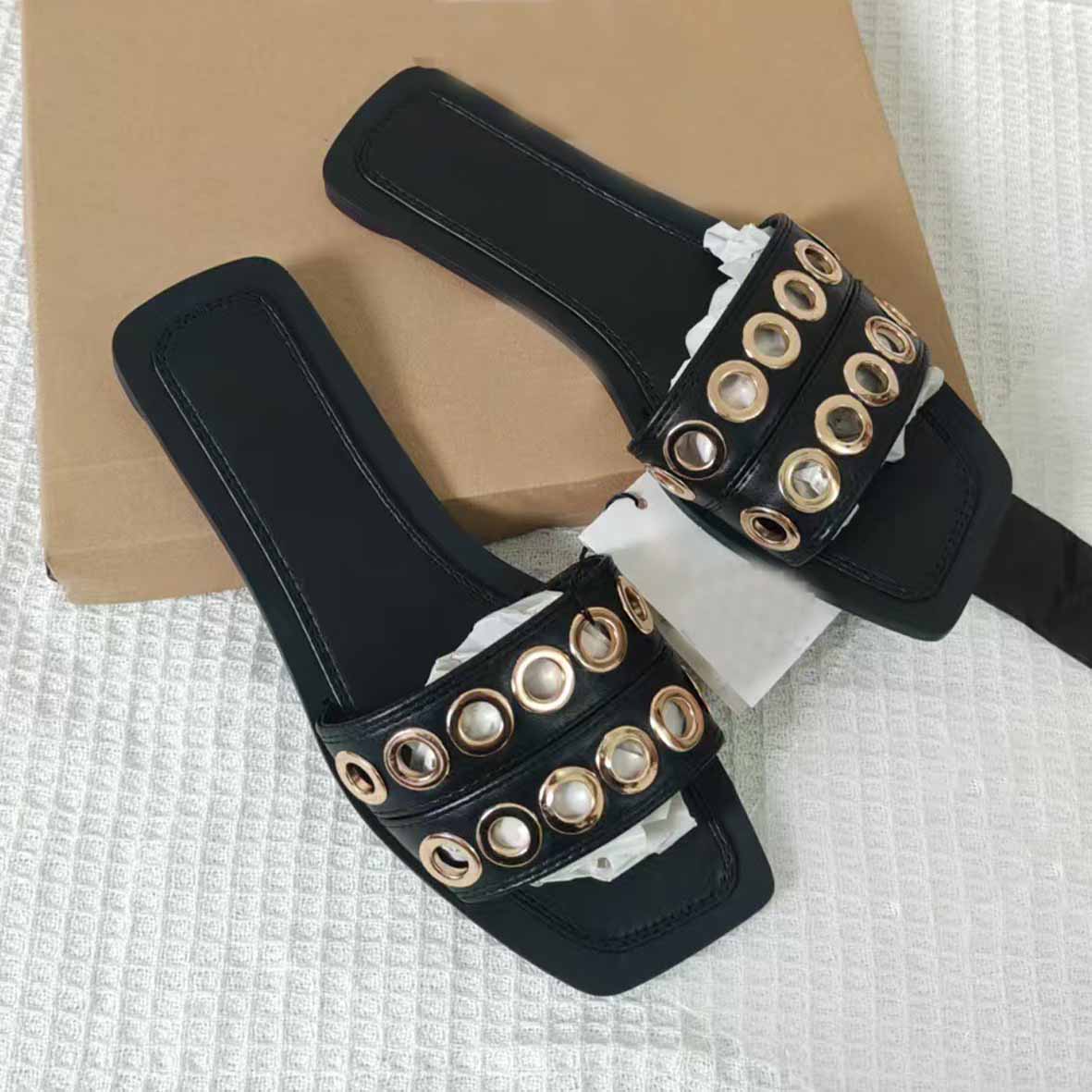Women's New Fashion Casual Joker Flat Sandals Flat Sandals Hardware Buckle Fashion Joker Ladies Slippers.