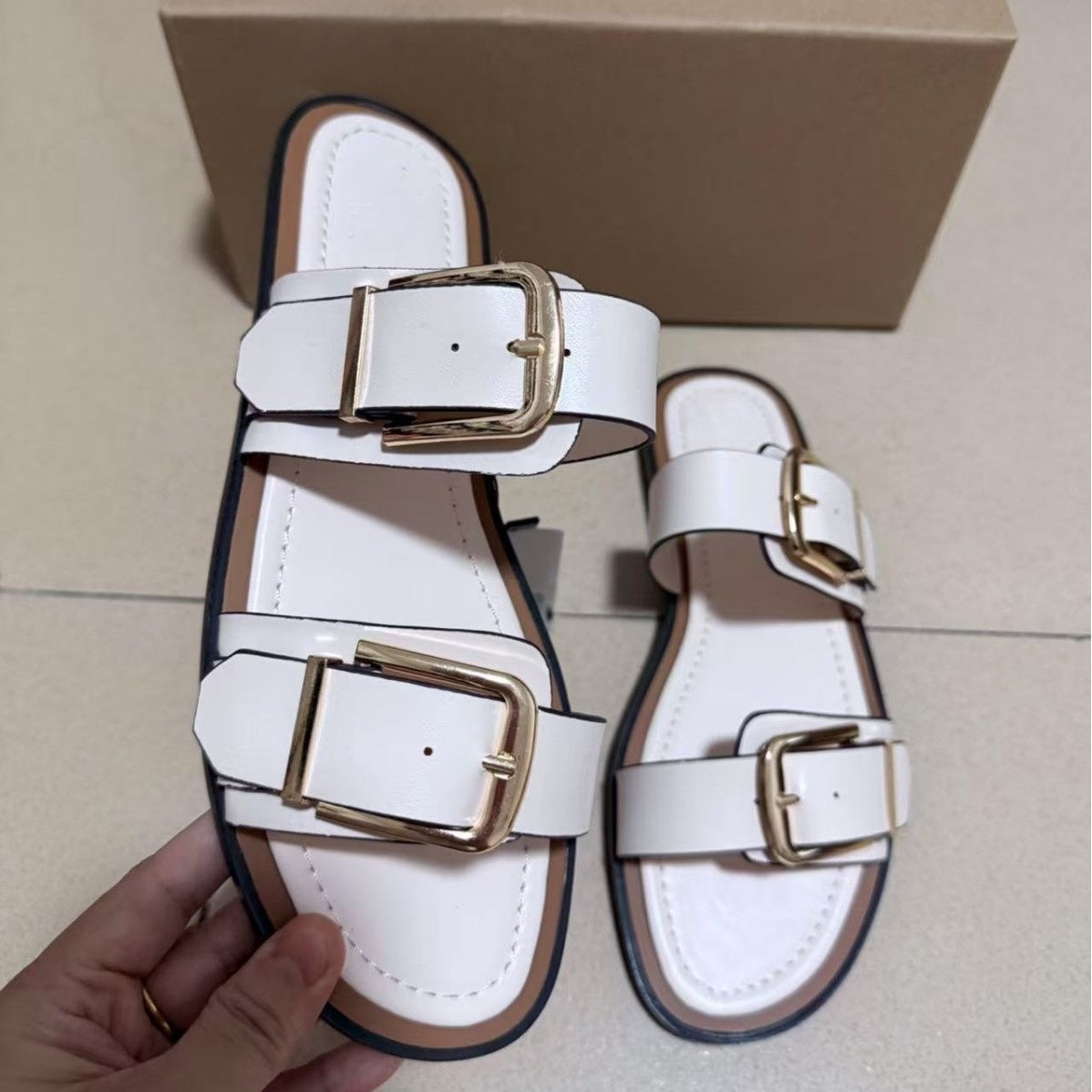 Women's New Fashion Joker Buckle with Double Strap Flat Bottom Wears Two Sandals with Thin Bottom.