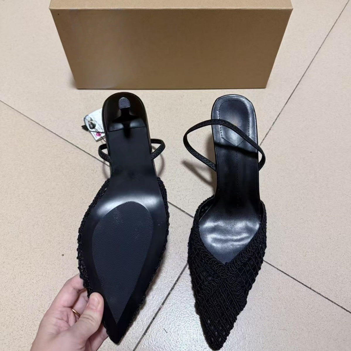 Women's new summer fashion Joker hollow design woven cat heels.