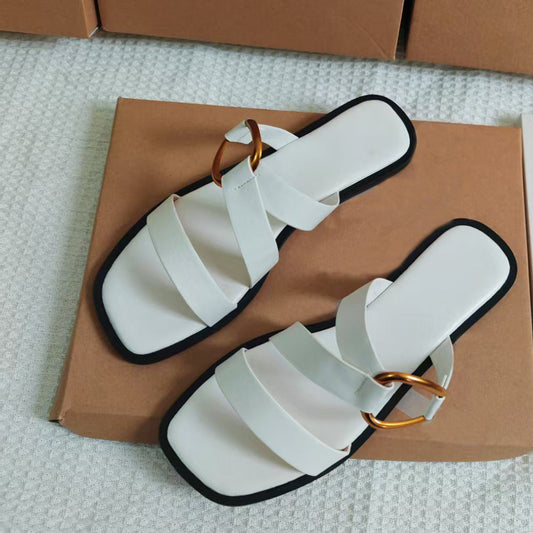 Women's New Fashion, Leisure, Joker Gold Decoration, Flat Bottom, Comfortable, Wearing Flat Slippers and Slippers.
