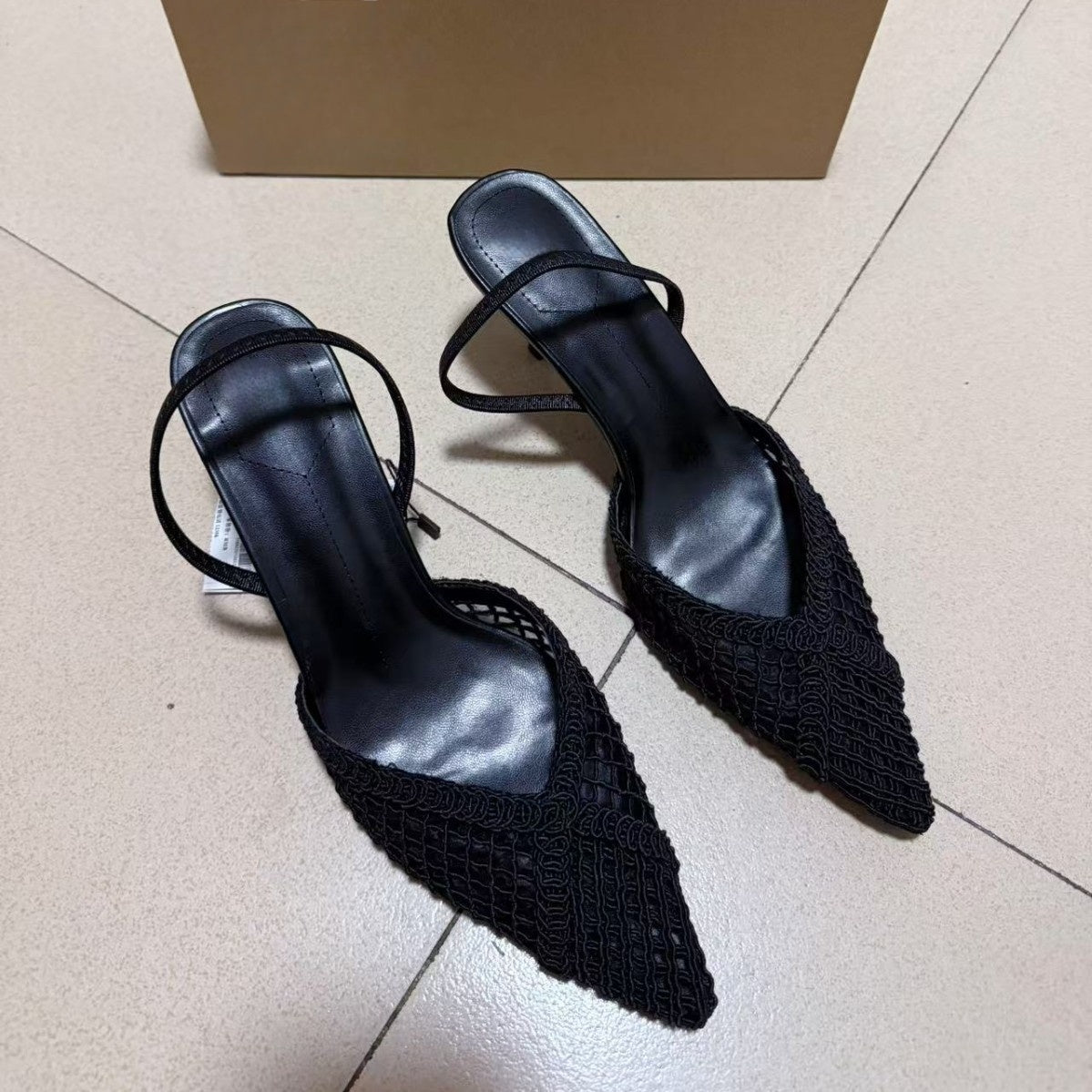 Women's new summer fashion Joker hollow design woven cat heels.