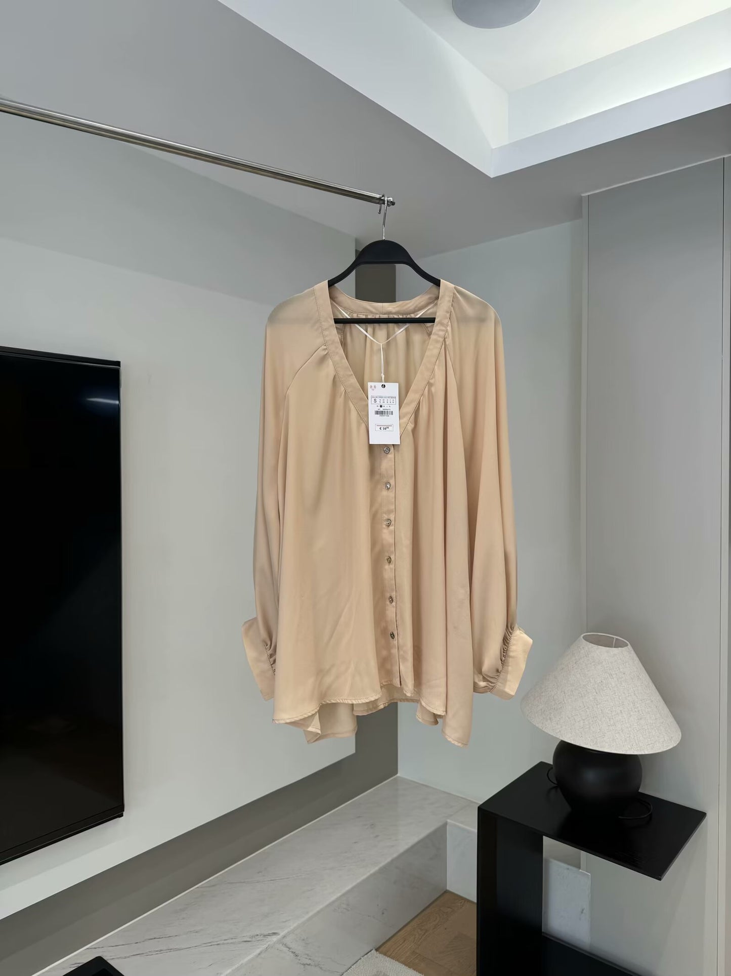 Women's new fashion back pleated design loose long sleeved button up shirt