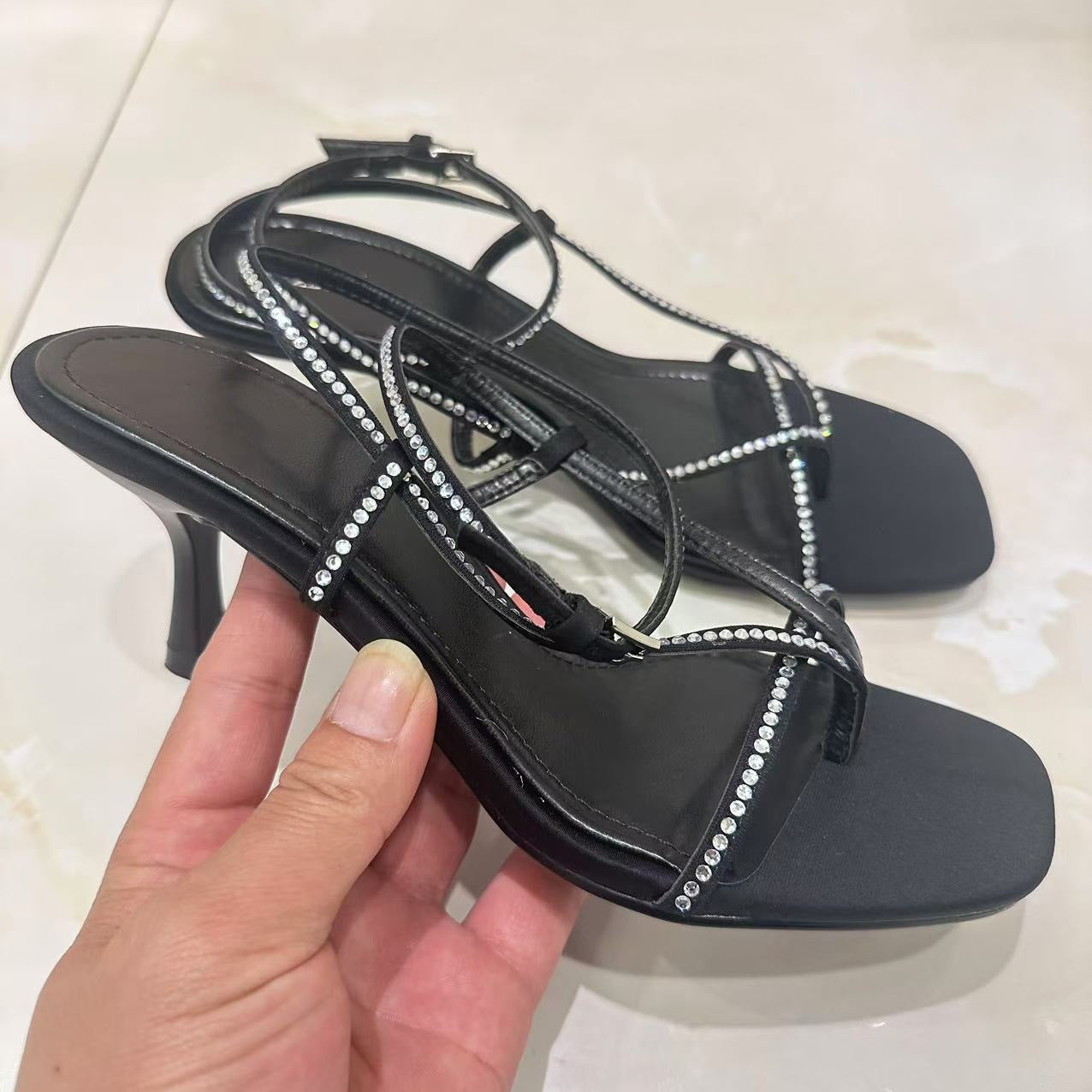 Women's New Fashion Joker Black Glossy Rhinestone Temperament Square Toe Clip with Stiletto Sandals.