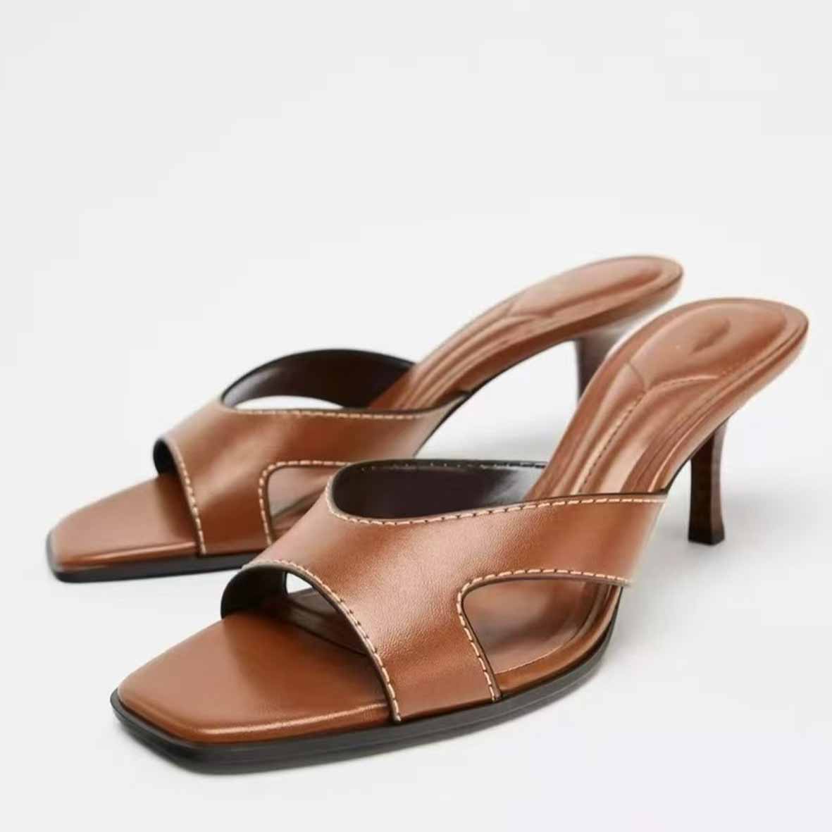 Women's New Fashion Joker Wearing Round-headed Stiletto Sandals and Slippers with Temperament.