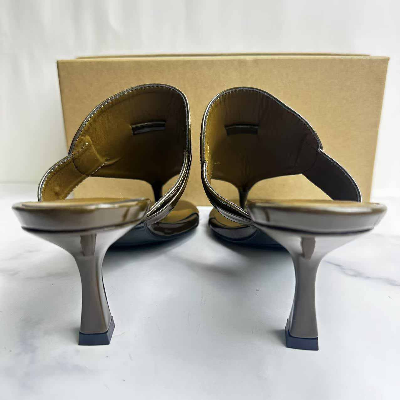 Women's New Fashion Joker Wearing Thin High Heels with Toe Clip Temperament Girl Increased Sandals and Slippers.