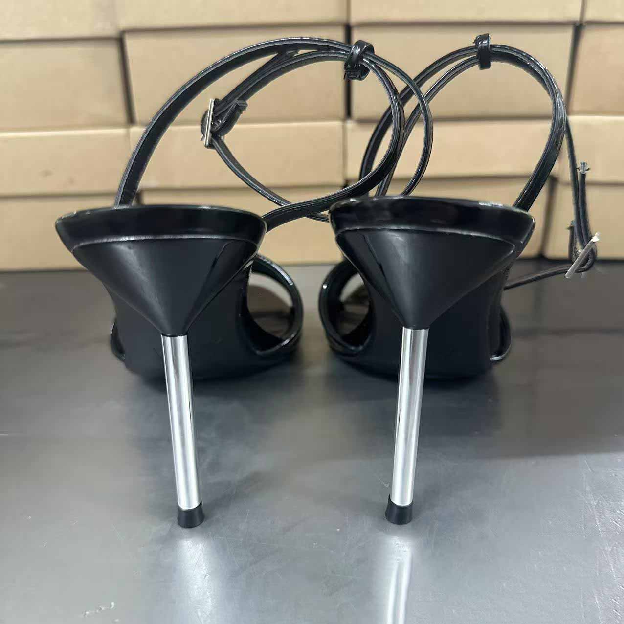 Women's New Fashion Fishmouth Patent Leather Metallic Silver High-heeled Sandals with Fashionable Ladies.