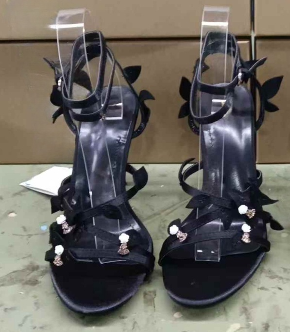 Women's New Temperament Joker Exquisite Flower Decoration Stiletto Sandals.