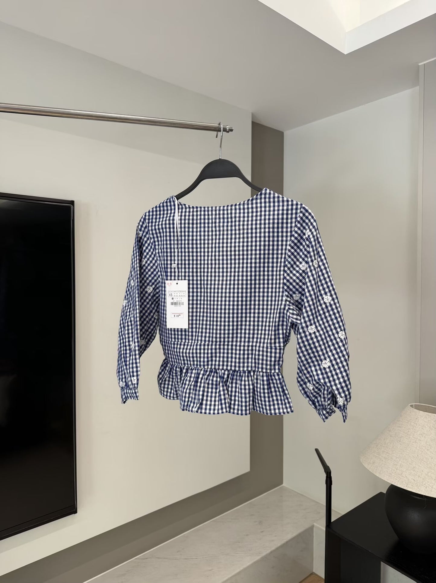 Women's new fashion short sleeved embroidered V-neck plaid top