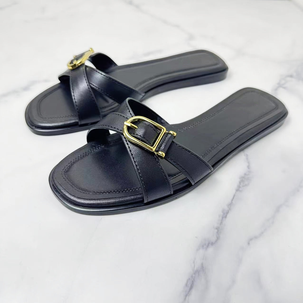 Women's New Fashion Joker Square Cross-belt Leisure Slippers for Travel and Holiday.